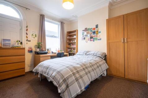 Bedroom 1_.jpg