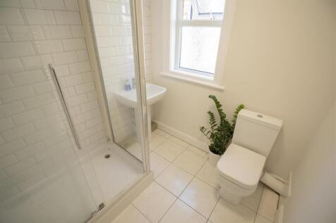 455crookemoor road bathroom2.jpg