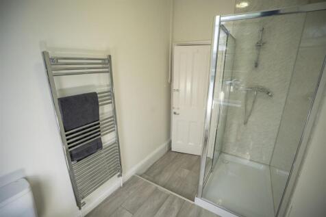 15 beach hill road bathroom 3.jpg