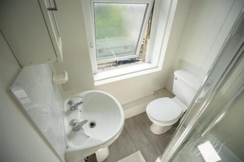 10 harcourt road shower room 1.jpg