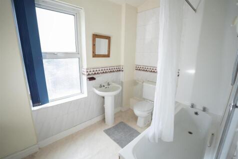 Bathroom 1.jpg