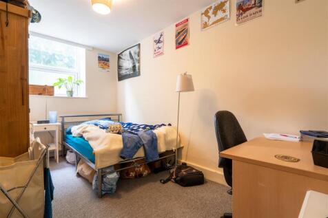 Bedroom 1_.jpg
