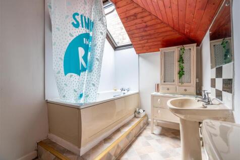 Bathroom 4_.jpg