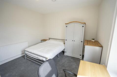 Bedroom 2 Ashdell Road.jpg