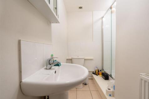 Bathroom 1.jpg