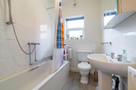 Bathroom 2.jpg