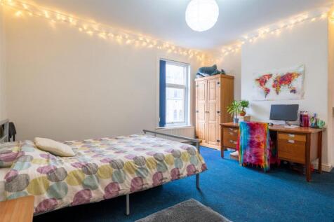 Bedroom 1_.jpg