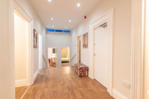 12C Tapton House Road Hallway.jpg