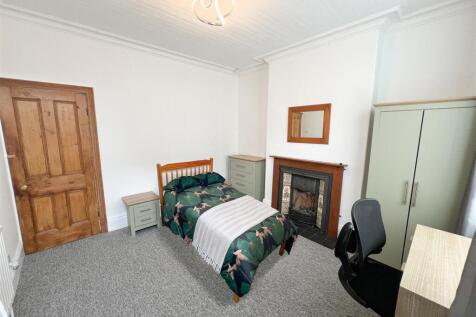 IMG_8825 2 bed-2.jpg