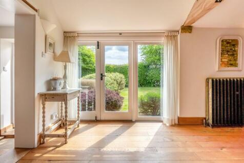 8592744-interior02.jpg