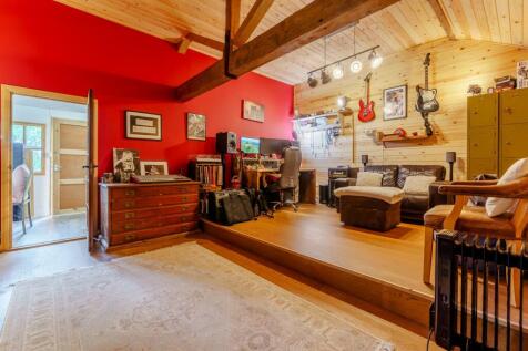 8592744-interior32v2.jpg