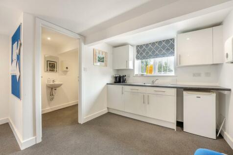 8608560-interior38.jpg