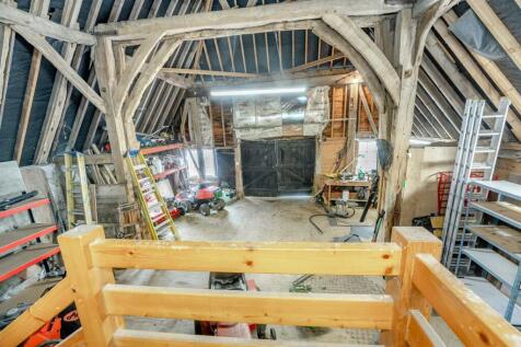 8608560-interior40.jpg