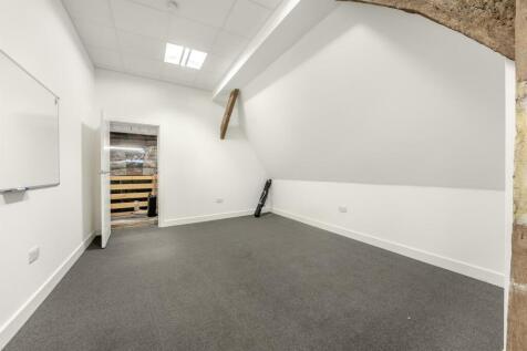 8608560-interior39.jpg
