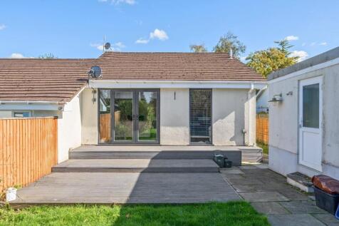 6 Oakdale Avenue