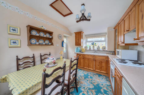 1370630-9-68fa4a4...