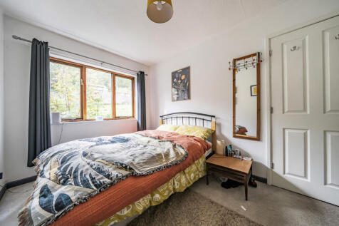 1362402-4-68e67df...