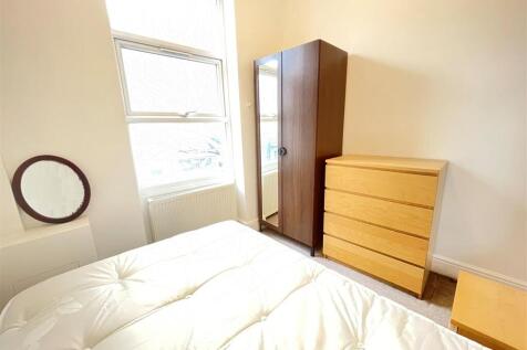 Bed 1.jpg