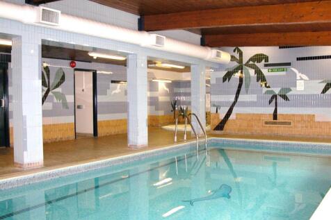 swimming poolalt.JPG