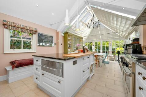 Kitchen/B&#39;fast Room