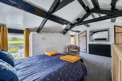 Bumblebee Cottage Bedroom.jpg