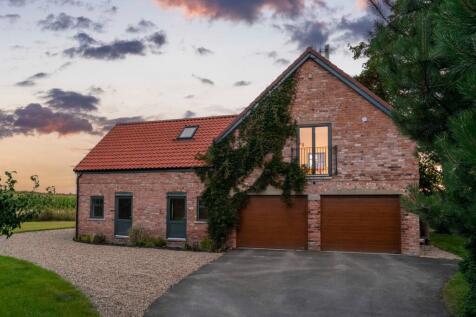 Double Garage with Annexe