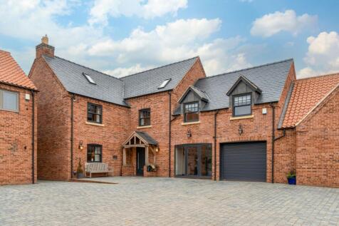 Beech House - ample parking