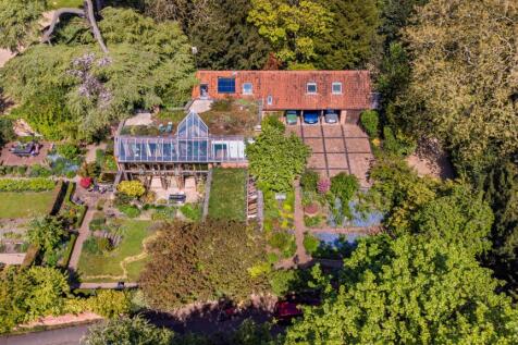 Glorious grounds and gardens at The Garden House