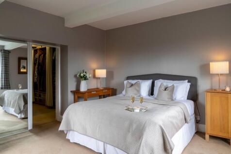 Principal Suite with en-suite and dressing room