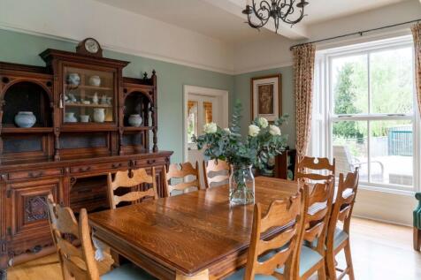 Easy flow from kitchen to dining space