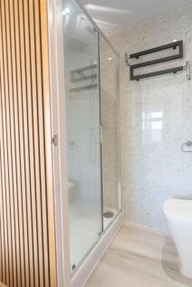 Shower room en-suite