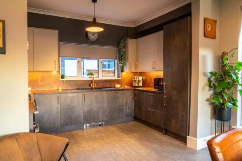 Contemporary open plan kitchen-diner