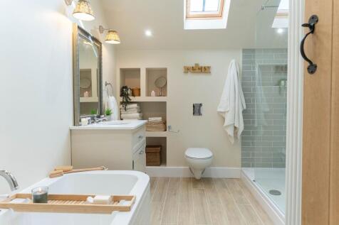 Family bathroo - The Barn
