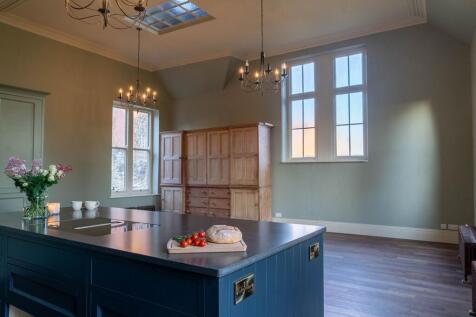 Sociable island with plug sockets and breakfast bar