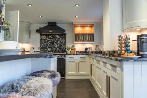 Sociable breakfast bar
