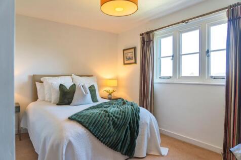 Fifth bedroom