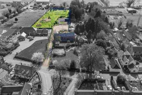 Substantial plot within a conservation area