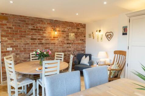 Sociable kitchen snug