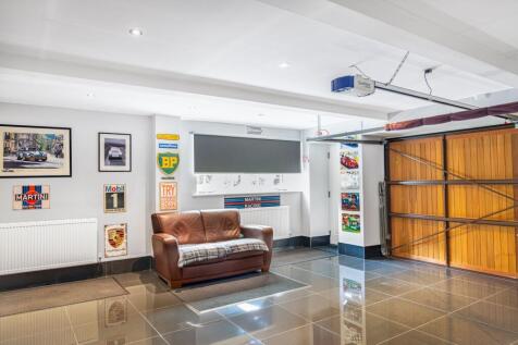 Gleaming Garage