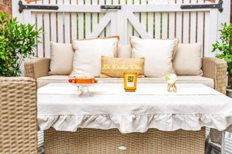 Dreamy outdoor escape