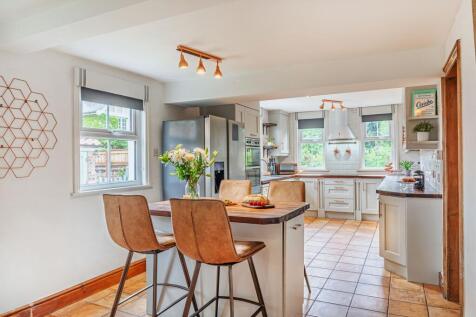 Spacious Kitchen