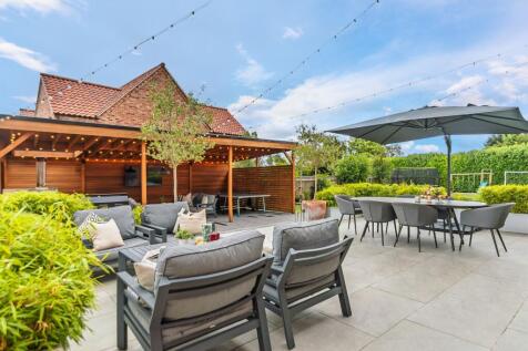 Outdoor entertaining area