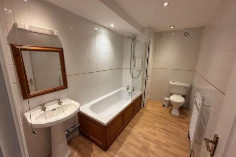 Large family bathroom