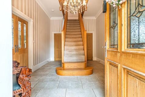 Commanding entrance