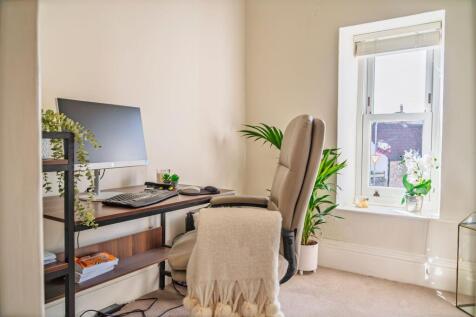 Bedroom 3 / Study