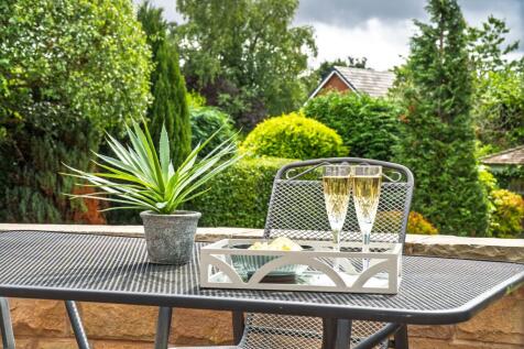 Alfresco dining