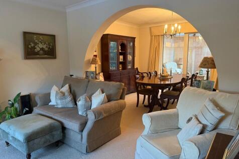 Lounge/Dining