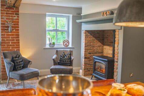 Gas Fire adding warmth to the dining room