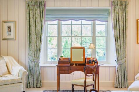 Light and Bright Dressing area