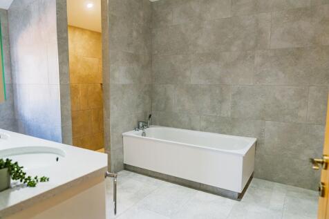 Family bathroom accessed from the landing and master bedroom